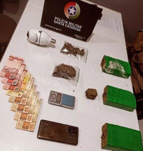 Homem é preso por tráfico de drogas com 1.4 kg de maconha em Jaraguá do Sul
