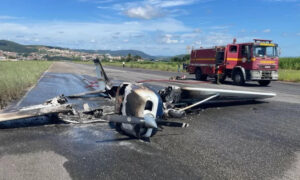 Aeronave de pequeno porte é consumida pelas chamas após pouso forçado em Minas Gerais