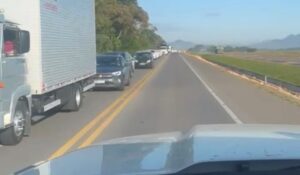 Motoristas enfrentam filas na BR-280 em Araquari