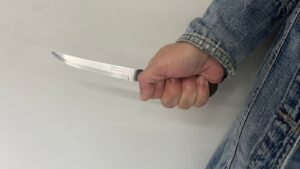 Mulher é presa após assaltar homem com faca em Jaraguá do Sul