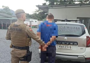 Homem procurado pela Justiça é preso enquanto trabalhava como pedreiro em Guaramirim