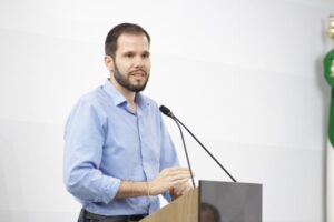 Câmara de Jaraguá aprova projeto que garante acesso gratuito à educação para jovens e adultos