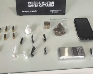 Homem é preso por tráfico de drogas e posse de munições em Jaraguá do Sul