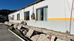 Após queda de marquise em escola, Prefeitura de Corupá suspende aulas no período da tarde