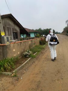 Guaramirim intensifica combate à dengue com aplicação de fumacê e visitas a imóveis