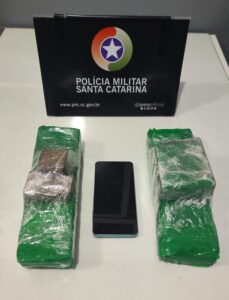 Polícia encontra 2 kg de maconha dentro de carro em Guaramirim