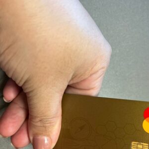 Mulher é presa em Schroeder após usar cartão achado para comprar cigarros