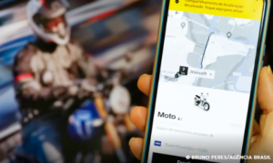 STF mantém suspensão de lei que regulamenta mototáxi em SP