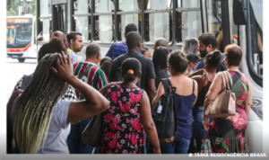 Número dos que procuram emprego há mais de 2 anos cai 17,8%, diz IBGE