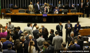 Câmara aprova projeto que dificulta abortos legais em crianças