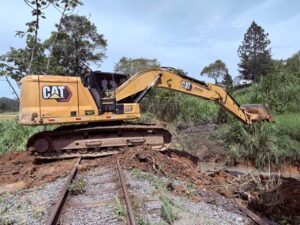 Parceria amplia drenagem pluvial sob a linha férrea em Guaramirim
