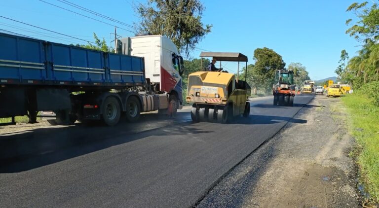 Governo do Estado revitaliza 10,5 quilômetros da SC-415 no Norte de Santa Catarina