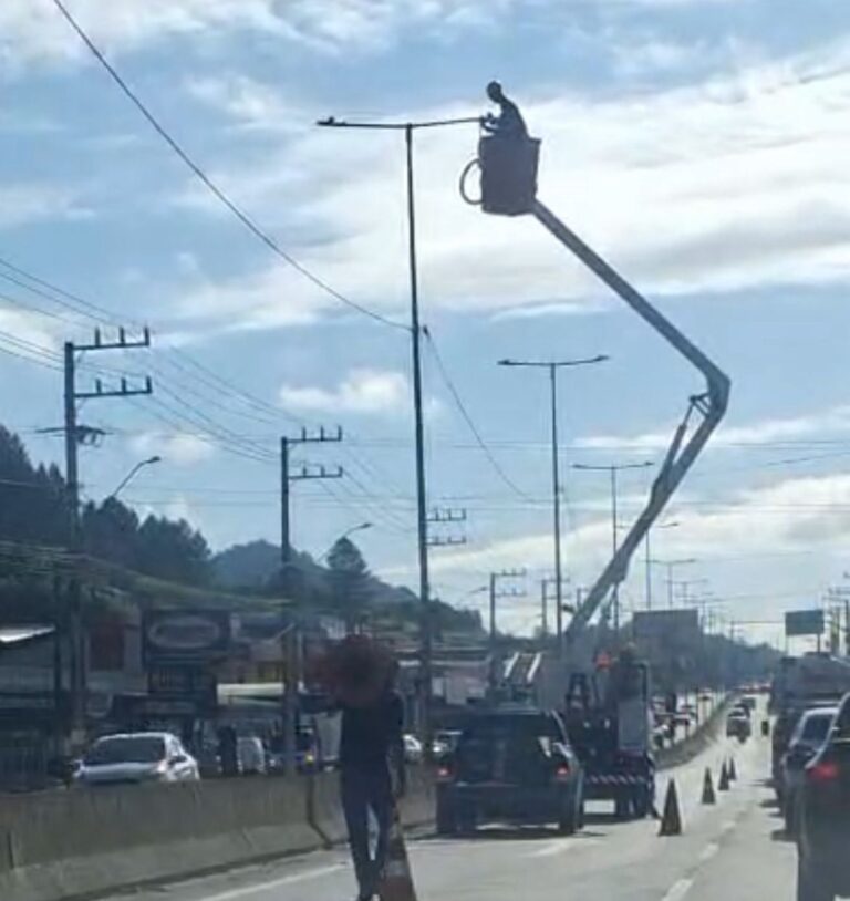 Trabalhador fica gravemente ferido após choque elétrico em Guaramirim