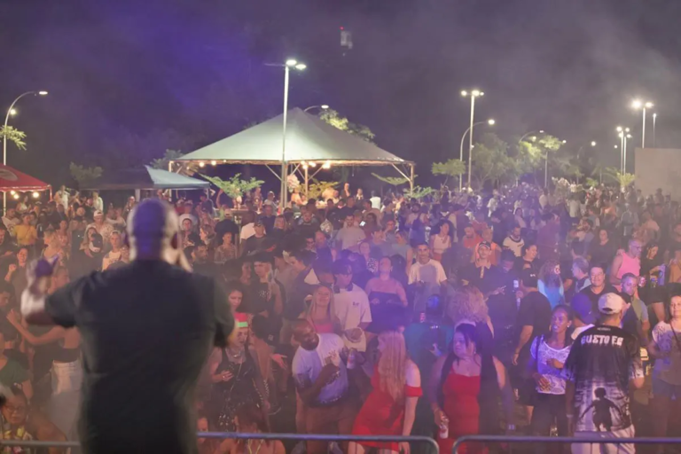 Cinco mil foliões celebraram o Grito de Carnaval no Parque Via Verde