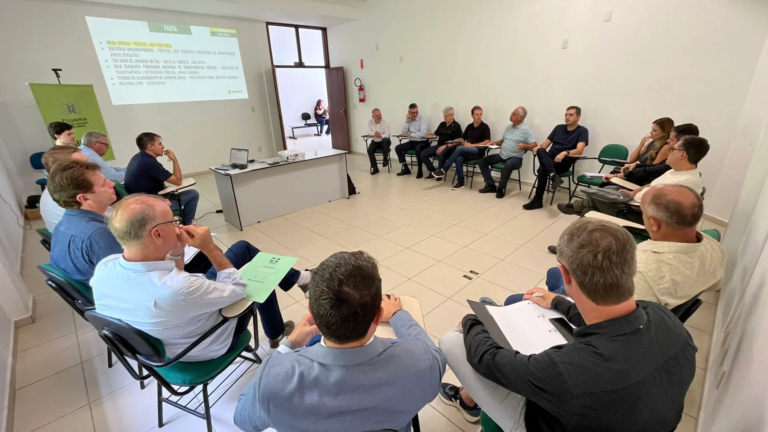 Prefeito de Jaraguá reúne secretariado para alinhamento de ações