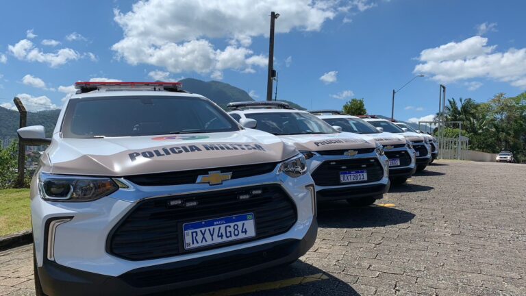 Mulher é presa por dirigir embriagada após bater carro contra muro em Jaraguá do Sul