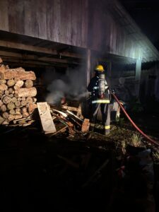 Bombeiros atendem princípio de incêndio em Schroeder