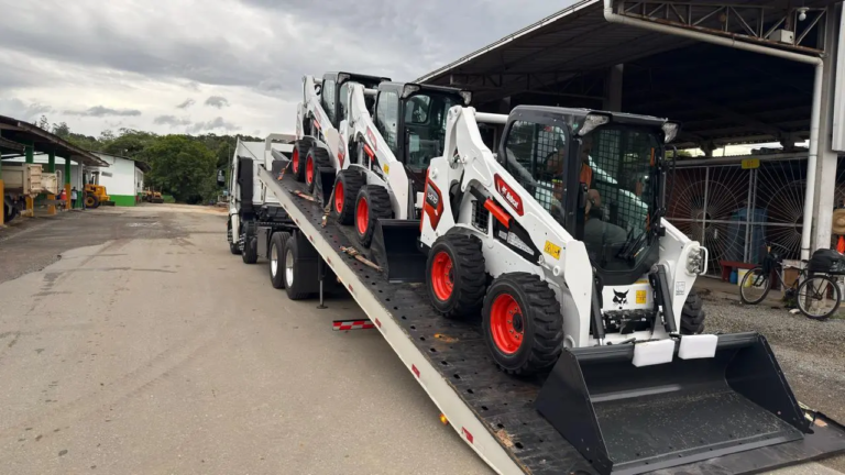 Prefeitura de Jaraguá  investe em maquinários para limpeza intensiva