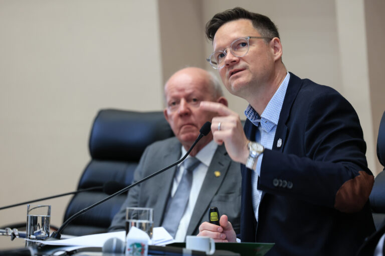 Governo de SC apresenta resultados fiscais de 2025 em audiência pública na Alesc