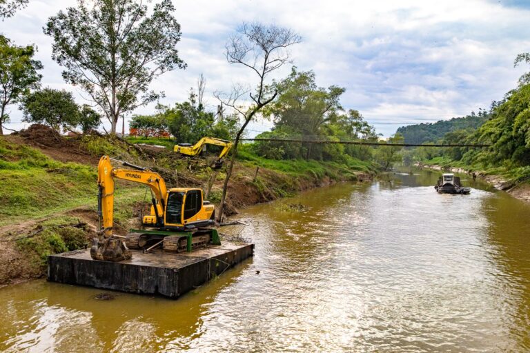 SC investe mais de R$ 227 milhões na limpeza de mais de 350 km de rios​​​​​​​​​​​​​​​​