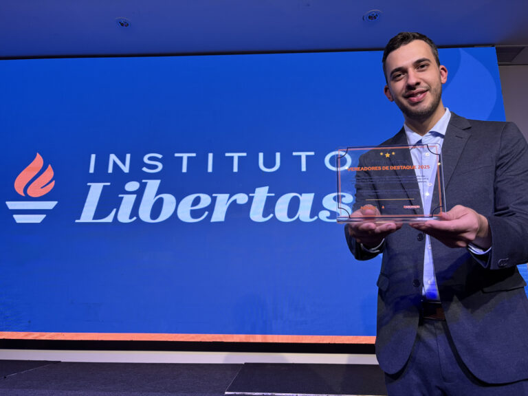 Vereador Rodrigo Livramento de Jaraguá do Sul recebe prêmio nacional de atuação legislativa