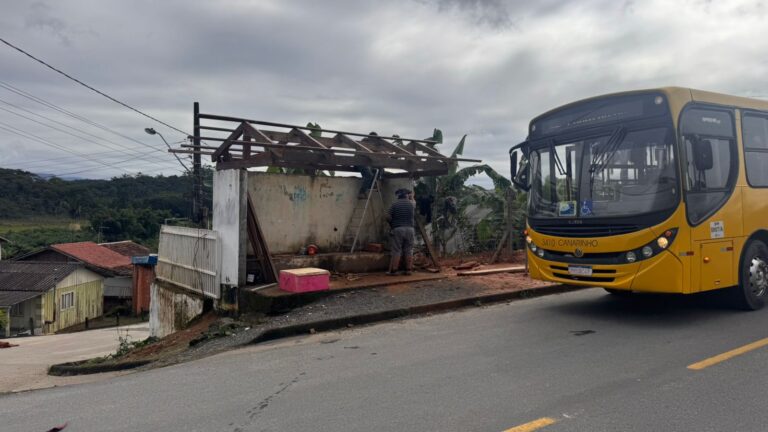 Guaramirim inicia revitalização e implantação de novos abrigos de ônibus