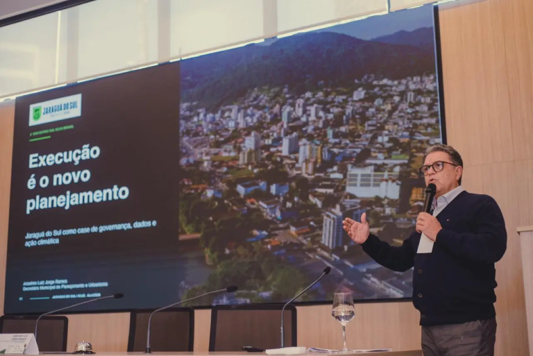 Jaraguá do Sul apresenta modelo de governança climática em encontro nacional