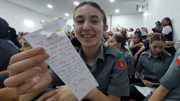 Colégio Policial Militar de Jaraguá do Sul faz homenagem às mães