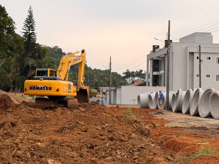 Prefeitura de Massaranduba intensifica obras de pavimentação na Rua 1º de Maio