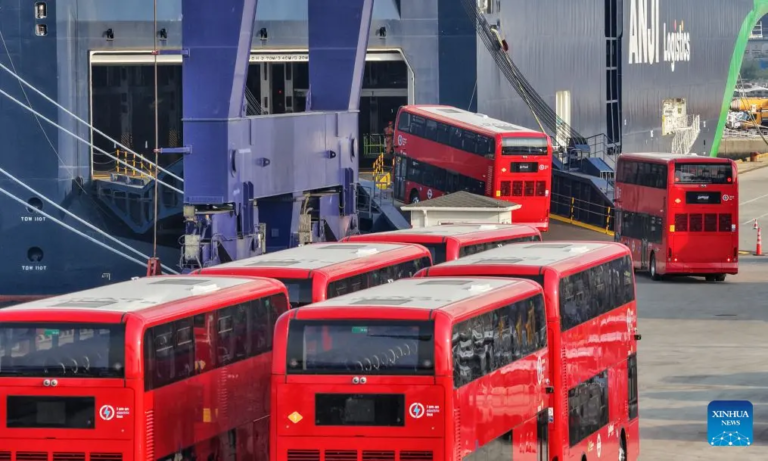 BYD comercializa ônibus elétricos para o mundo, incluindo o Brasil.