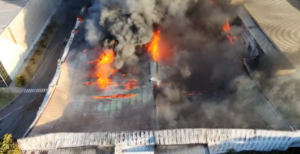 Incêndio destrói instalações de fabricante da Colcci em Itajaí (SC)