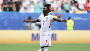 Inglaterra vence a França por 6 a 4 em festival de gols