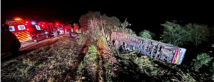 Acidente com ônibus de turismo paraguaio deixa três mortos e 15 feridos