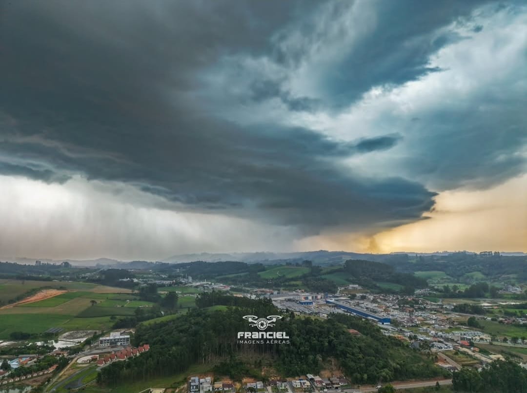 Alerta de Chuvas Intensas: Santa Catarina em Risco de Temporal e Alagamentos neste Sábado (11)