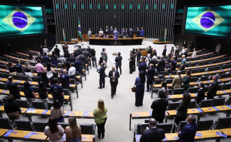 Sessão do Absurdo: As 10 propostas mais bizarras que movimentaram a Câmara em 2026