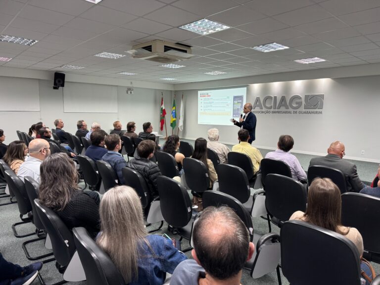 Plenária da ACIAG destaca impactos da Reforma Tributária e orienta empresários sobre mudanças no sistema tributário 