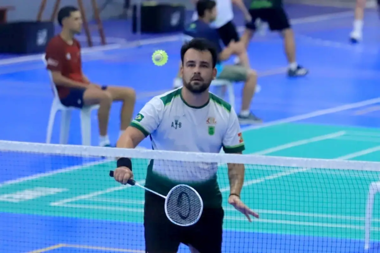 Areninha, no Centro Esportivo Prefeito Durval Vasel, vira a capital catarinense do badminton!
