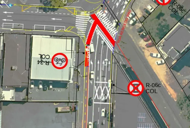 Parte da Rua Reinoldo Rau terá mais uma faixa de rolamento