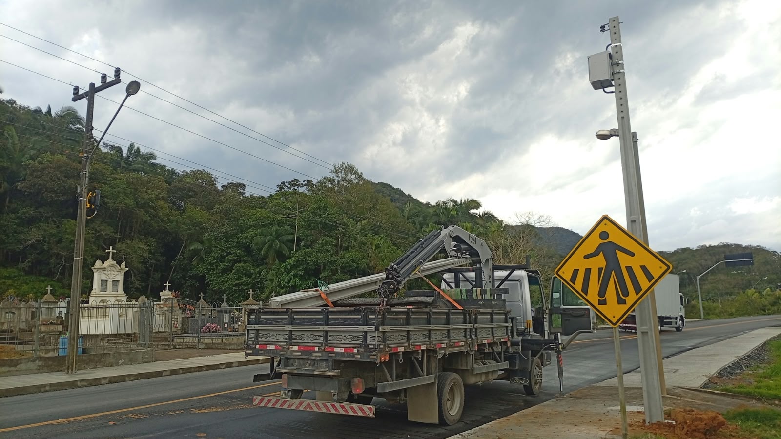 🚨 ALERTA-VIZINHO! Muralha Digital de Guaramirim com 70% dos postes instalados
