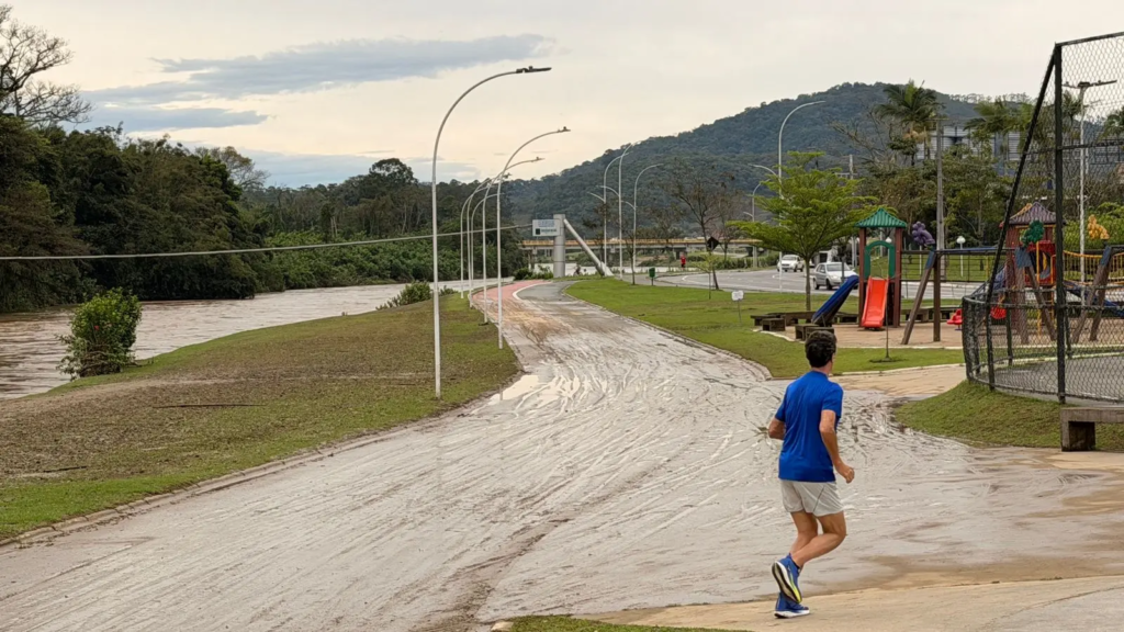 ATENÇÃO, JARAGUÁ! Rio Itapocu sobe 5 metros e Defesa Civil monitora a cidade