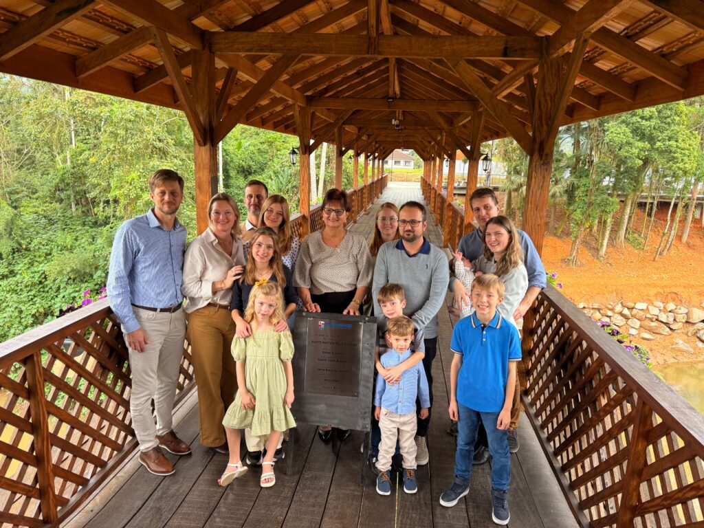 Primeira etapa do Parque Linear de Pomerode é entregue e ponte passa a levar o nome do Pastor Rolf Roeder