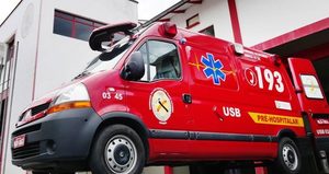 Motociclista fica ferido após colisão com carro em Jaraguá do Sul