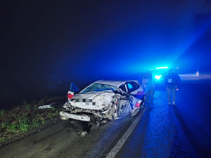 Grave acidente entre carro e dois caminhões deixa motorista ferido na BR-280, em São Bento do Sul